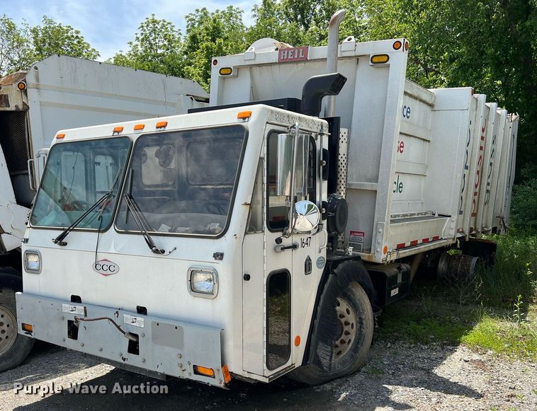 image for item II9055 2009 Crane Carrier Low Entry  refuse truck