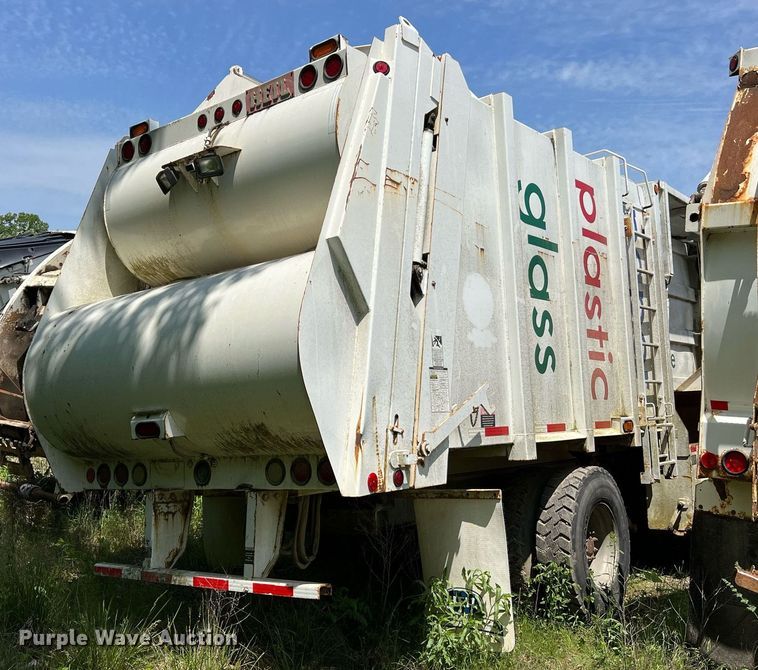 image for item II9055 2009 Crane Carrier Low Entry  refuse truck