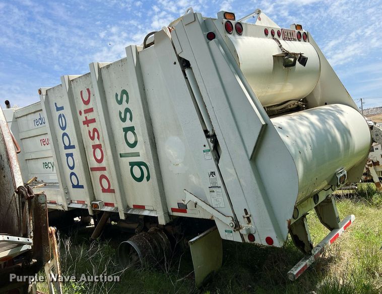 image for item II9055 2009 Crane Carrier Low Entry  refuse truck