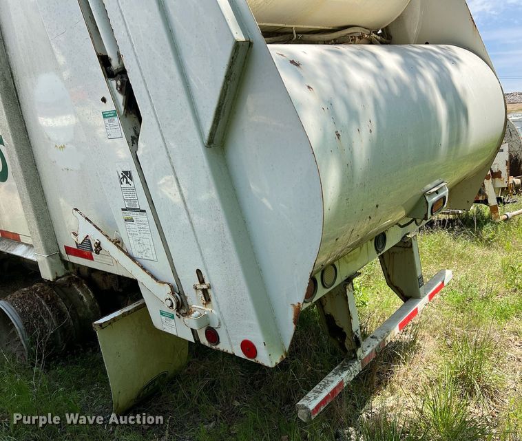 image for item II9055 2009 Crane Carrier Low Entry  refuse truck