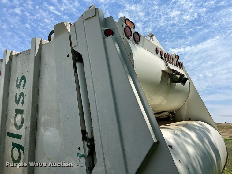 image for item II9055 2009 Crane Carrier Low Entry  refuse truck