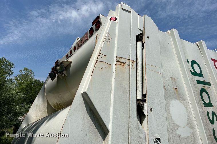 image for item II9055 2009 Crane Carrier Low Entry  refuse truck