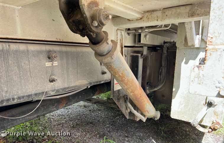 image for item II9055 2009 Crane Carrier Low Entry  refuse truck