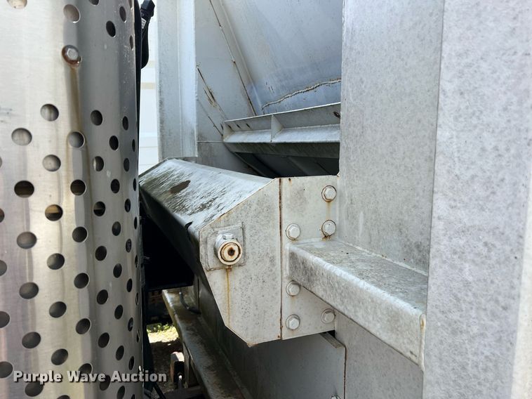 image for item II9055 2009 Crane Carrier Low Entry  refuse truck