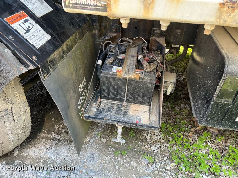 image for item II9055 2009 Crane Carrier Low Entry  refuse truck