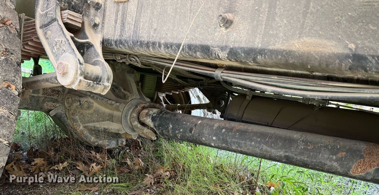 image for item II9055 2009 Crane Carrier Low Entry  refuse truck