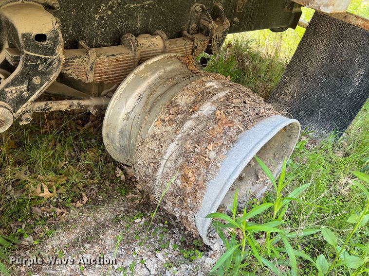 image for item II9055 2009 Crane Carrier Low Entry  refuse truck