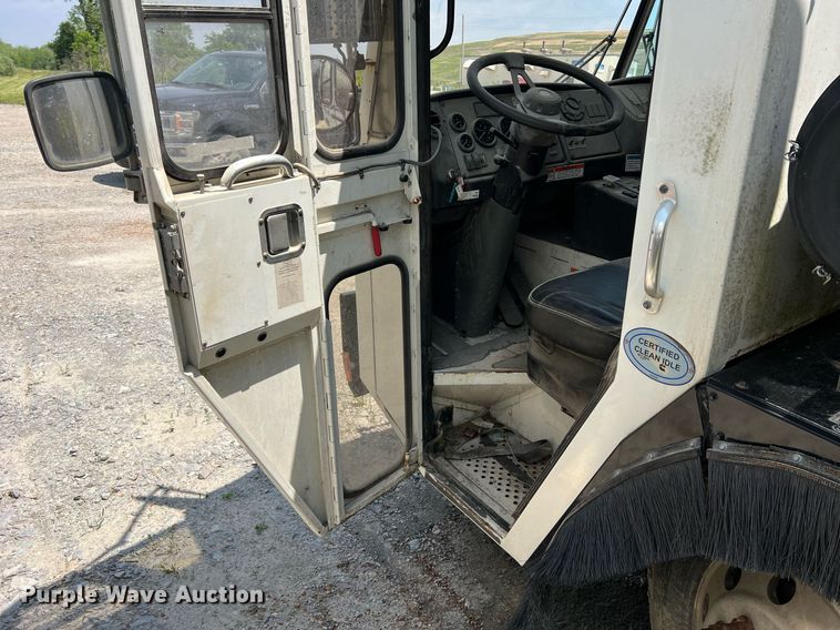 image for item II9055 2009 Crane Carrier Low Entry  refuse truck