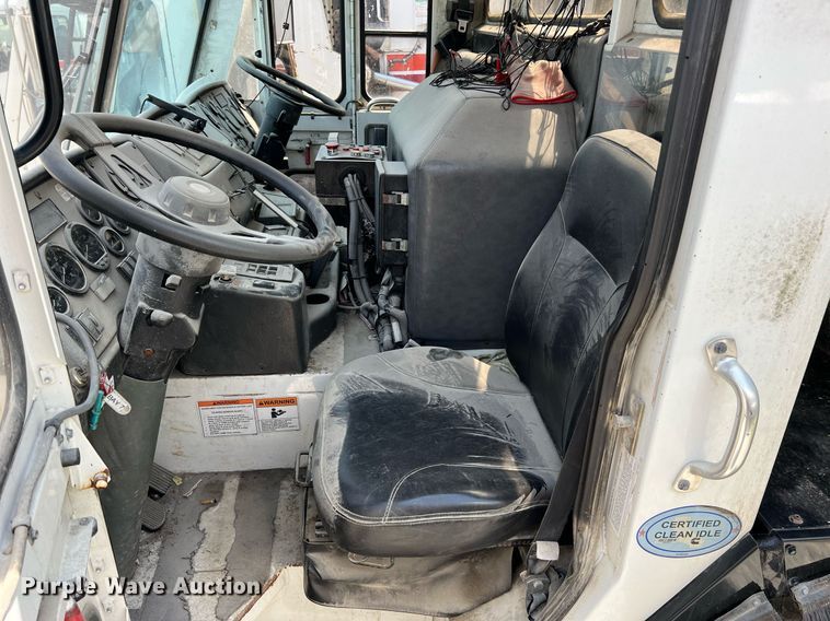 image for item II9055 2009 Crane Carrier Low Entry  refuse truck