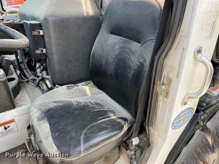 image for item II9055 2009 Crane Carrier Low Entry  refuse truck