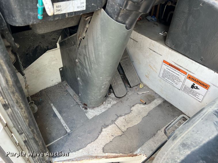 image for item II9055 2009 Crane Carrier Low Entry  refuse truck