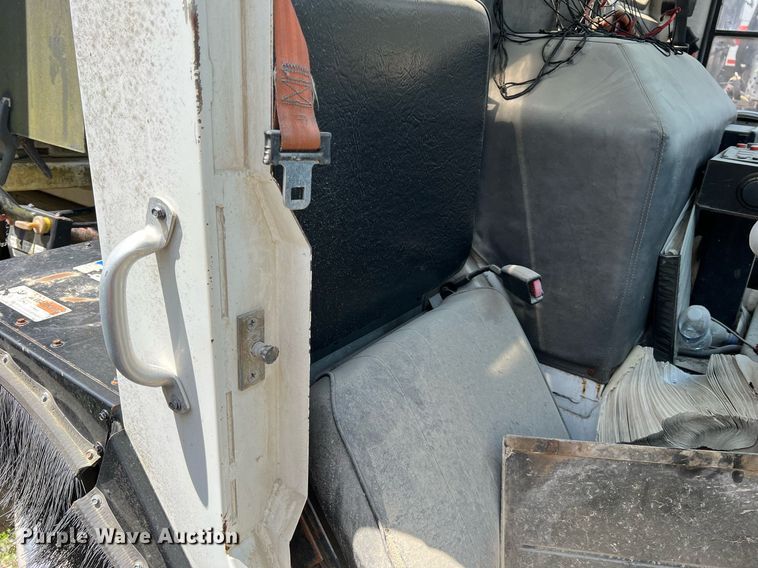 image for item II9055 2009 Crane Carrier Low Entry  refuse truck