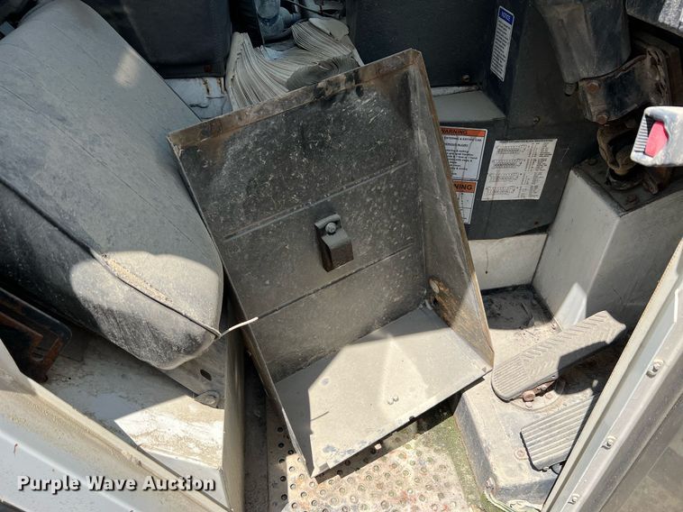 image for item II9055 2009 Crane Carrier Low Entry  refuse truck