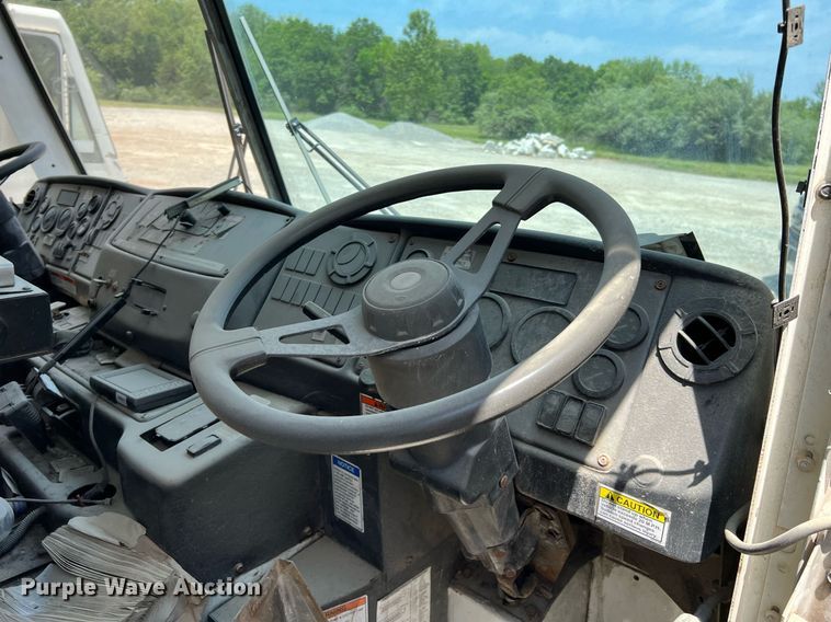 image for item II9055 2009 Crane Carrier Low Entry  refuse truck