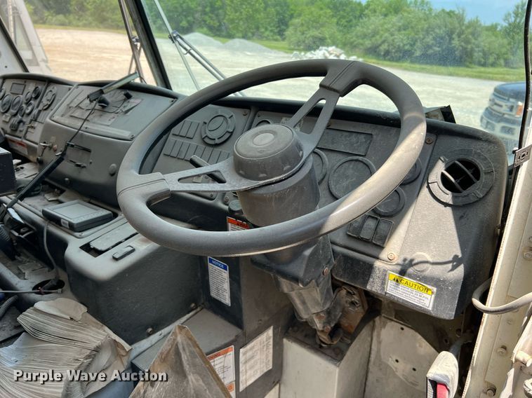 image for item II9055 2009 Crane Carrier Low Entry  refuse truck