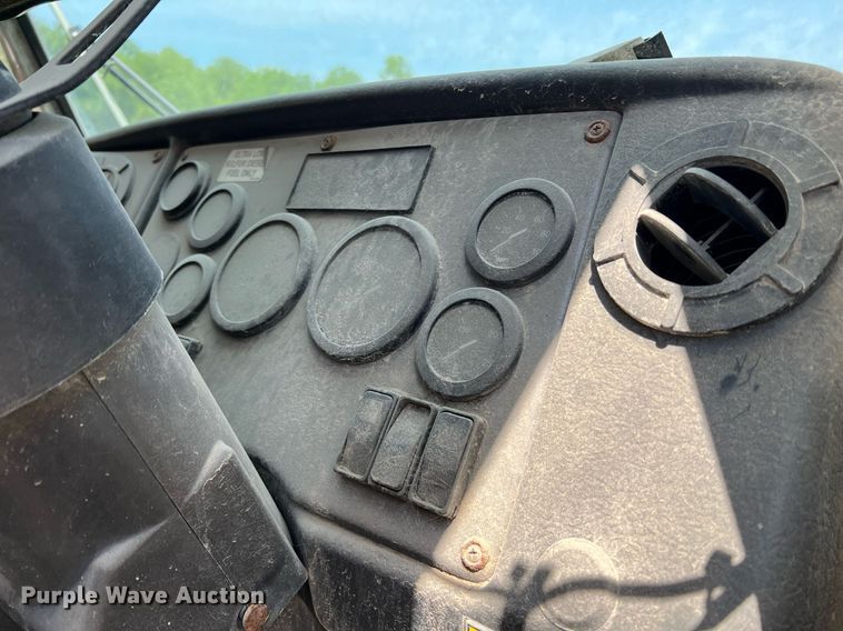 image for item II9055 2009 Crane Carrier Low Entry  refuse truck