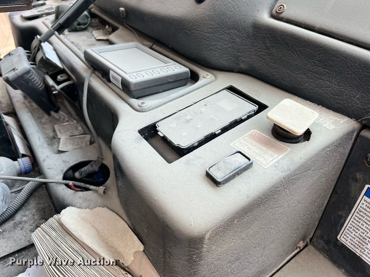 image for item II9055 2009 Crane Carrier Low Entry  refuse truck