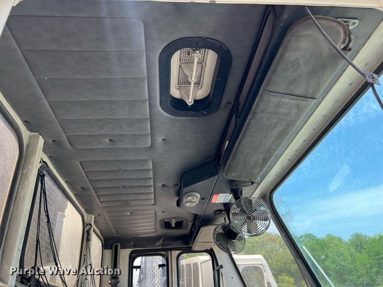 image for item II9055 2009 Crane Carrier Low Entry  refuse truck