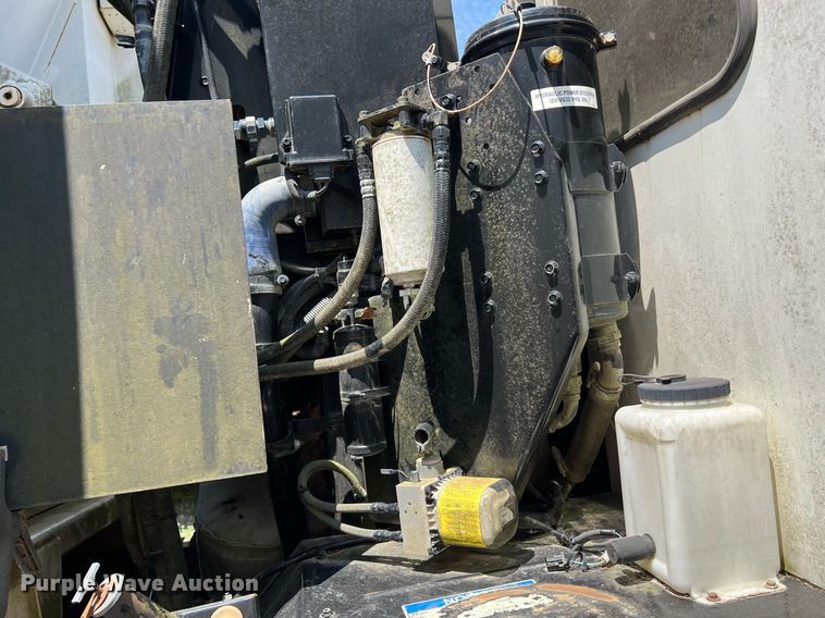 image for item II9055 2009 Crane Carrier Low Entry  refuse truck