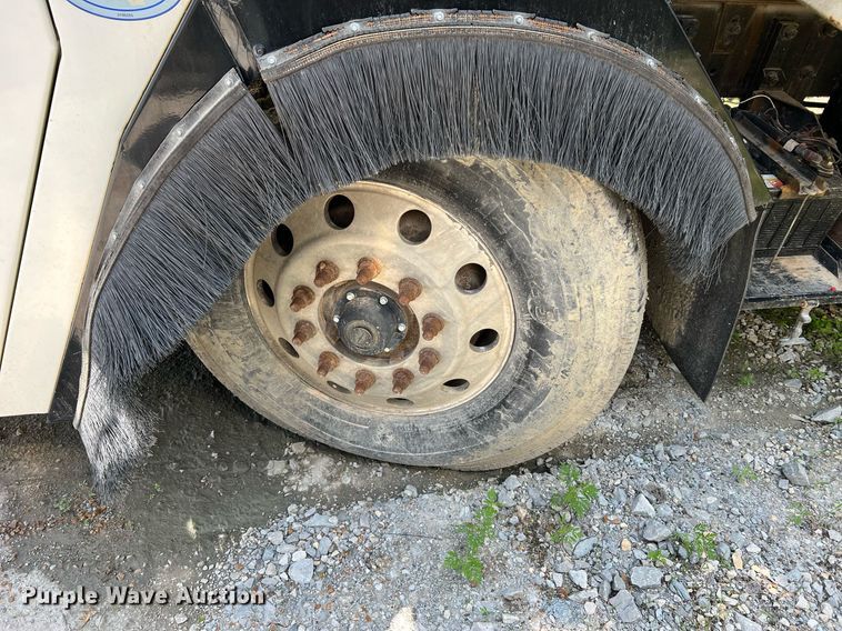 image for item II9055 2009 Crane Carrier Low Entry  refuse truck