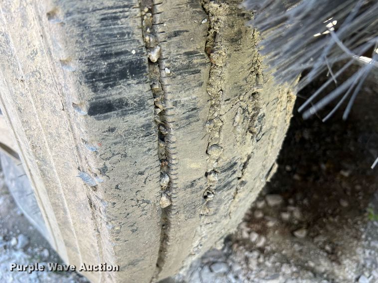 image for item II9055 2009 Crane Carrier Low Entry  refuse truck