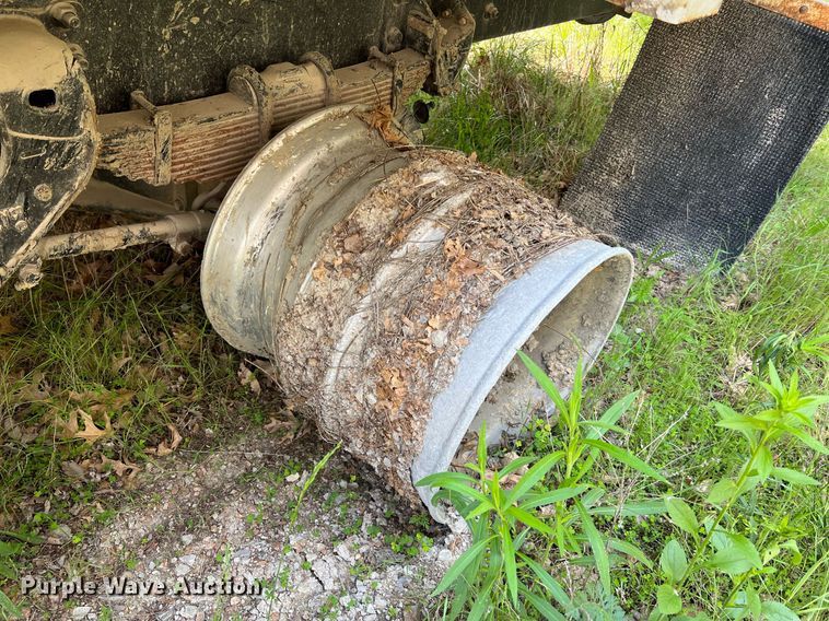 image for item II9055 2009 Crane Carrier Low Entry  refuse truck