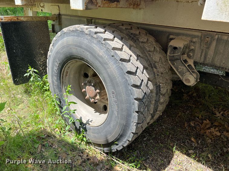 image for item II9055 2009 Crane Carrier Low Entry  refuse truck