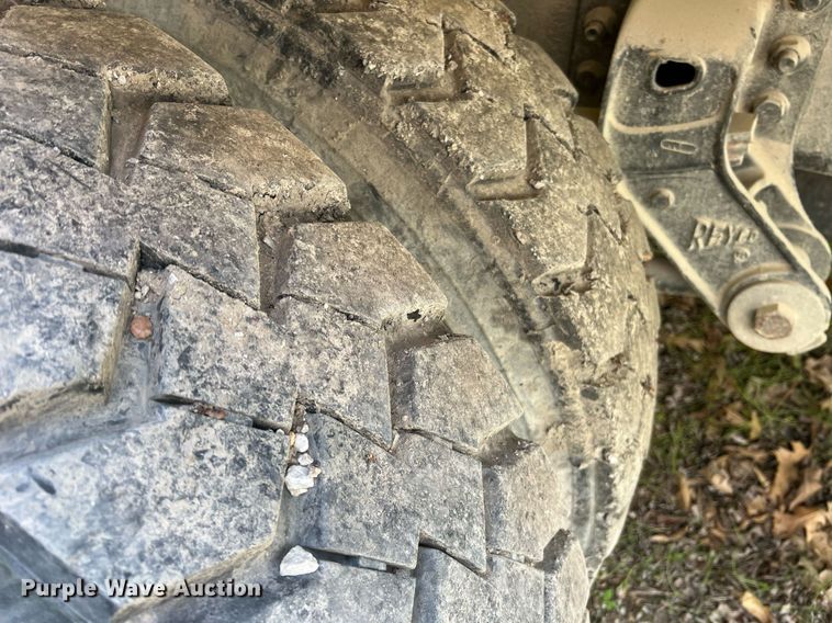 image for item II9055 2009 Crane Carrier Low Entry  refuse truck