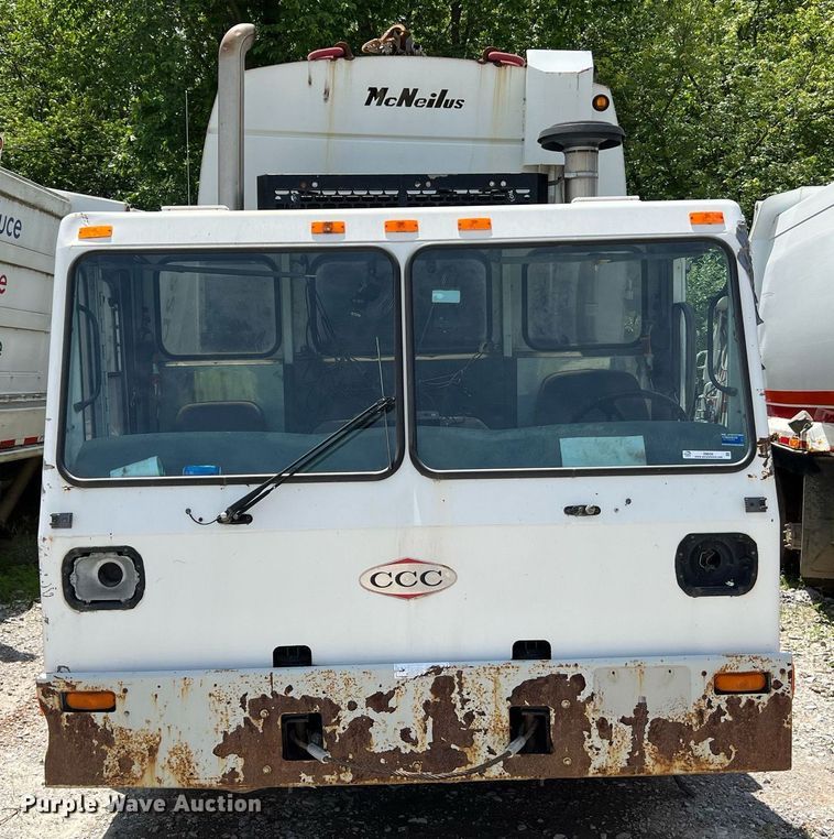 image for item II9056 2003 Crane Carrier Low Entry  refuse truck