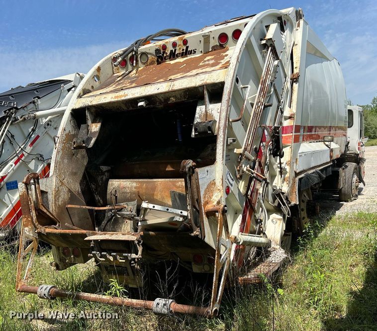 image for item II9056 2003 Crane Carrier Low Entry  refuse truck