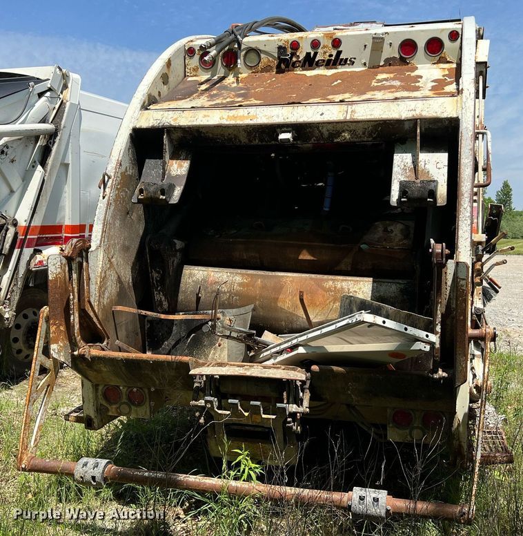 image for item II9056 2003 Crane Carrier Low Entry  refuse truck