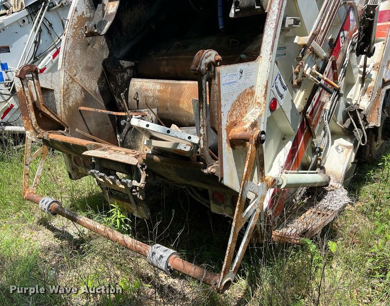 image for item II9056 2003 Crane Carrier Low Entry  refuse truck