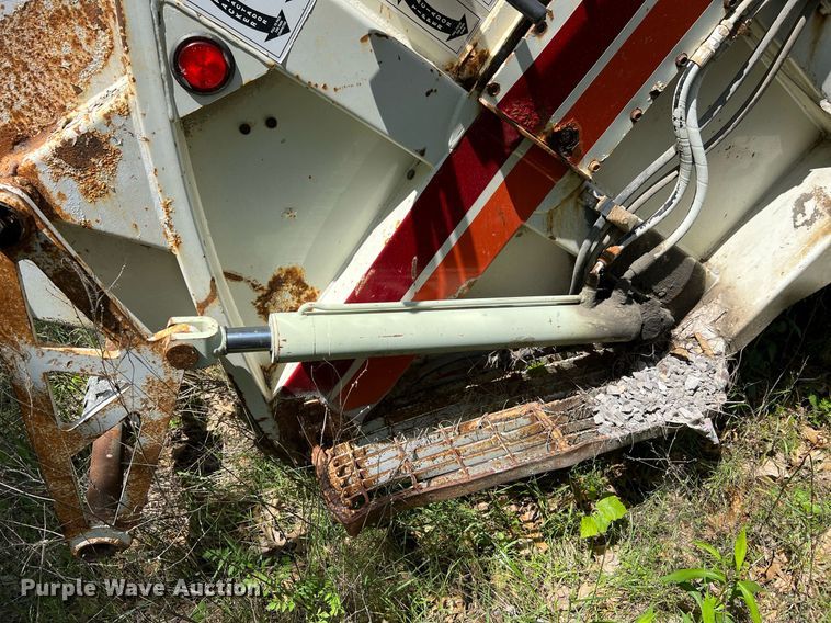 image for item II9056 2003 Crane Carrier Low Entry  refuse truck