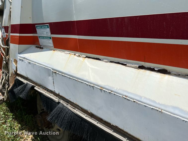 image for item II9056 2003 Crane Carrier Low Entry  refuse truck