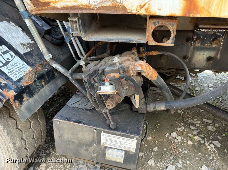 image for item II9056 2003 Crane Carrier Low Entry  refuse truck