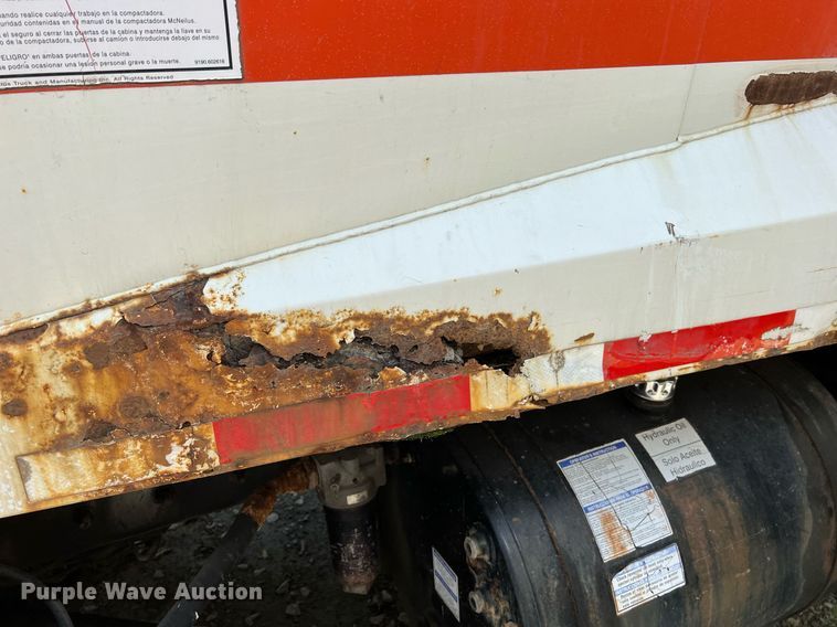 image for item II9056 2003 Crane Carrier Low Entry  refuse truck