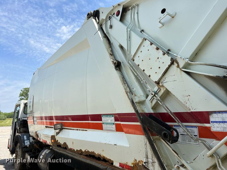 image for item II9056 2003 Crane Carrier Low Entry  refuse truck