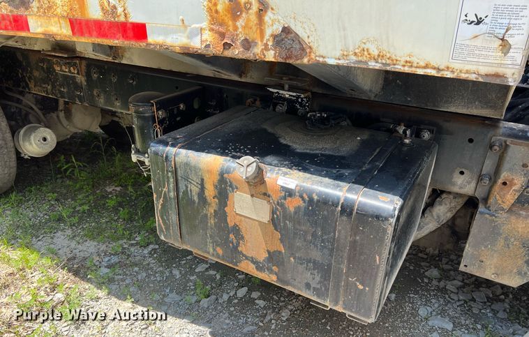 image for item II9056 2003 Crane Carrier Low Entry  refuse truck