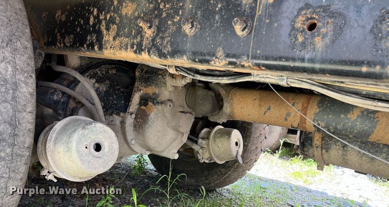 image for item II9056 2003 Crane Carrier Low Entry  refuse truck