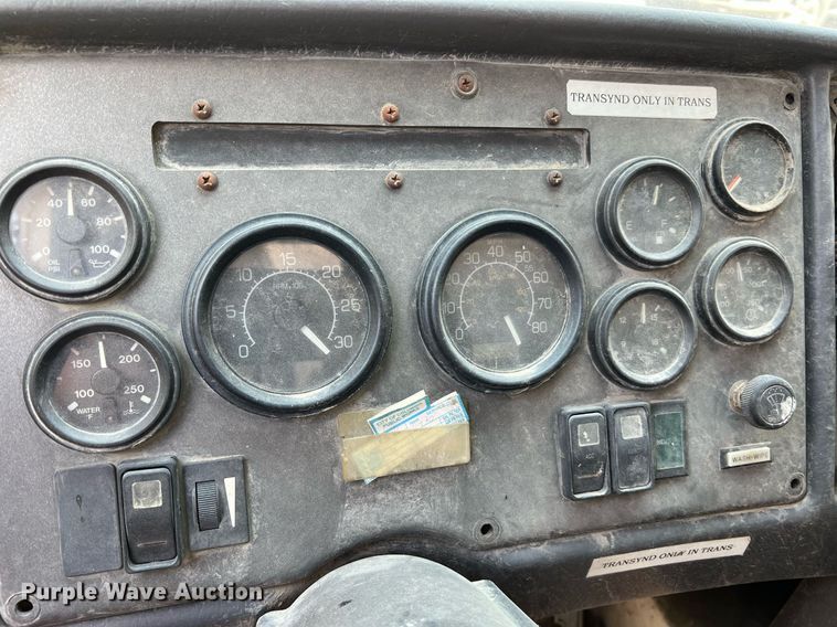 image for item II9056 2003 Crane Carrier Low Entry  refuse truck