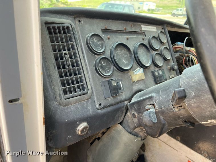 image for item II9056 2003 Crane Carrier Low Entry  refuse truck