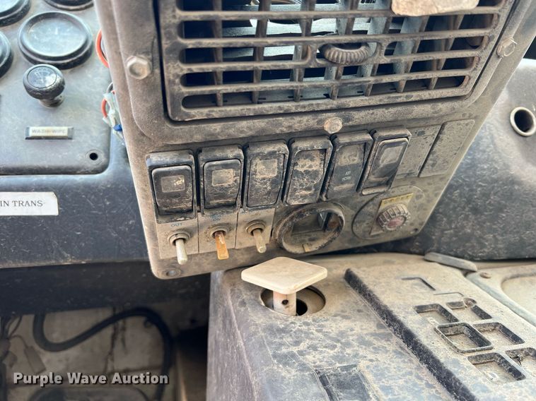 image for item II9056 2003 Crane Carrier Low Entry  refuse truck