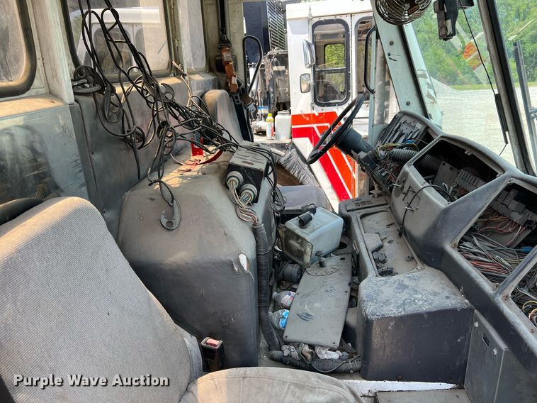 image for item II9056 2003 Crane Carrier Low Entry  refuse truck