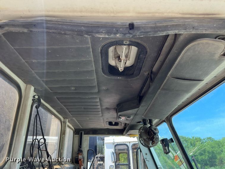 image for item II9056 2003 Crane Carrier Low Entry  refuse truck