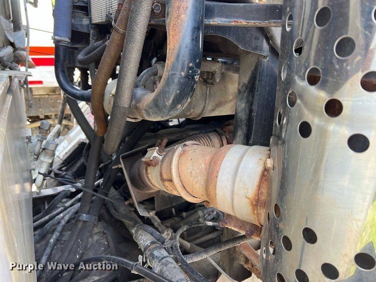 image for item II9056 2003 Crane Carrier Low Entry  refuse truck