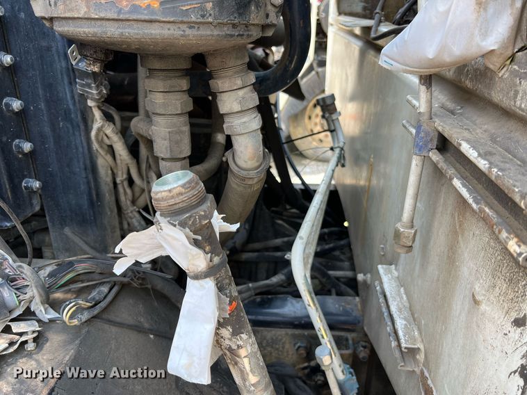 image for item II9056 2003 Crane Carrier Low Entry  refuse truck