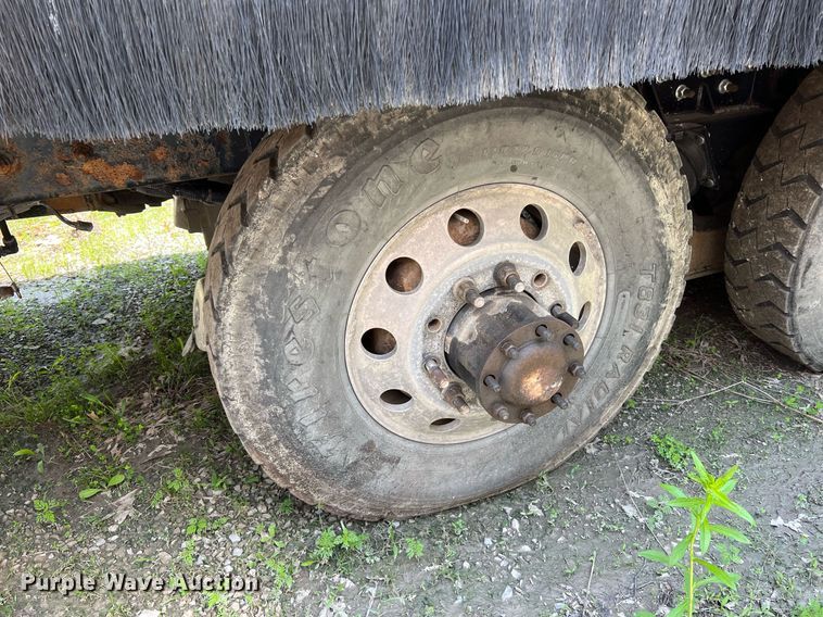 image for item II9056 2003 Crane Carrier Low Entry  refuse truck