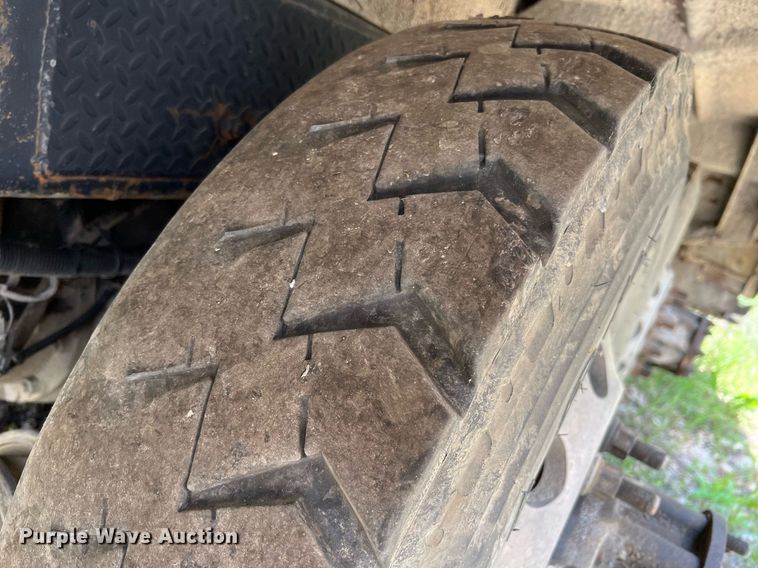 image for item II9056 2003 Crane Carrier Low Entry  refuse truck