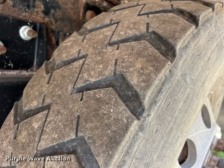 image for item II9056 2003 Crane Carrier Low Entry  refuse truck