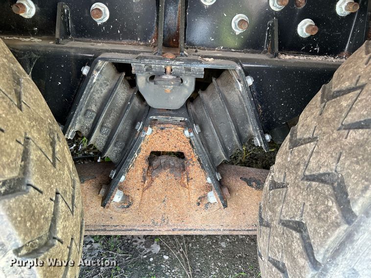 image for item II9056 2003 Crane Carrier Low Entry  refuse truck